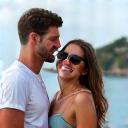 Una coppia felice in vacanza in Italia.